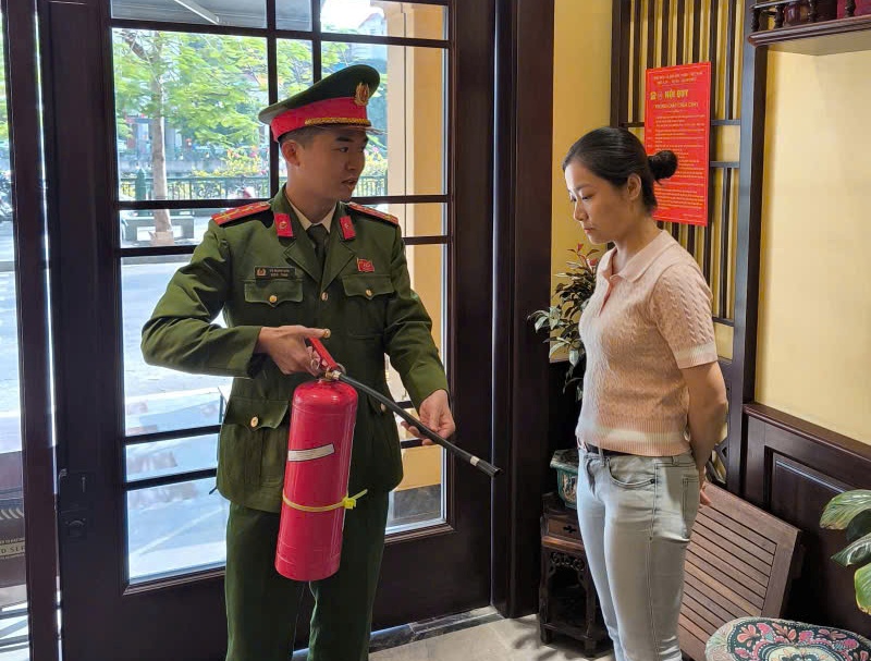 Công an phường Hồng Bàng: Tăng cường kiểm tra, huấn luyện PCCC tại nhà ở kết hợp sản xuất kinh doanh dịp cuối năm